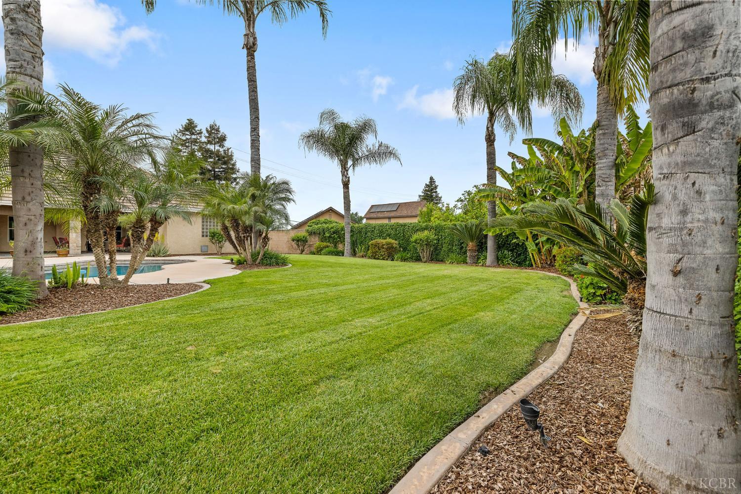 1928 S Shirk Rd S, Visalia, CA 93277