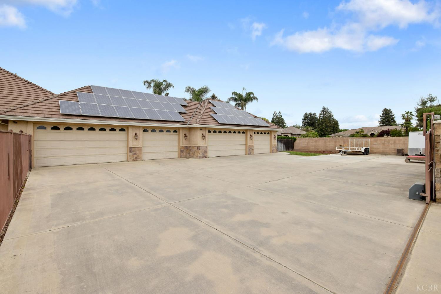 1928 S Shirk Rd S, Visalia, CA 93277