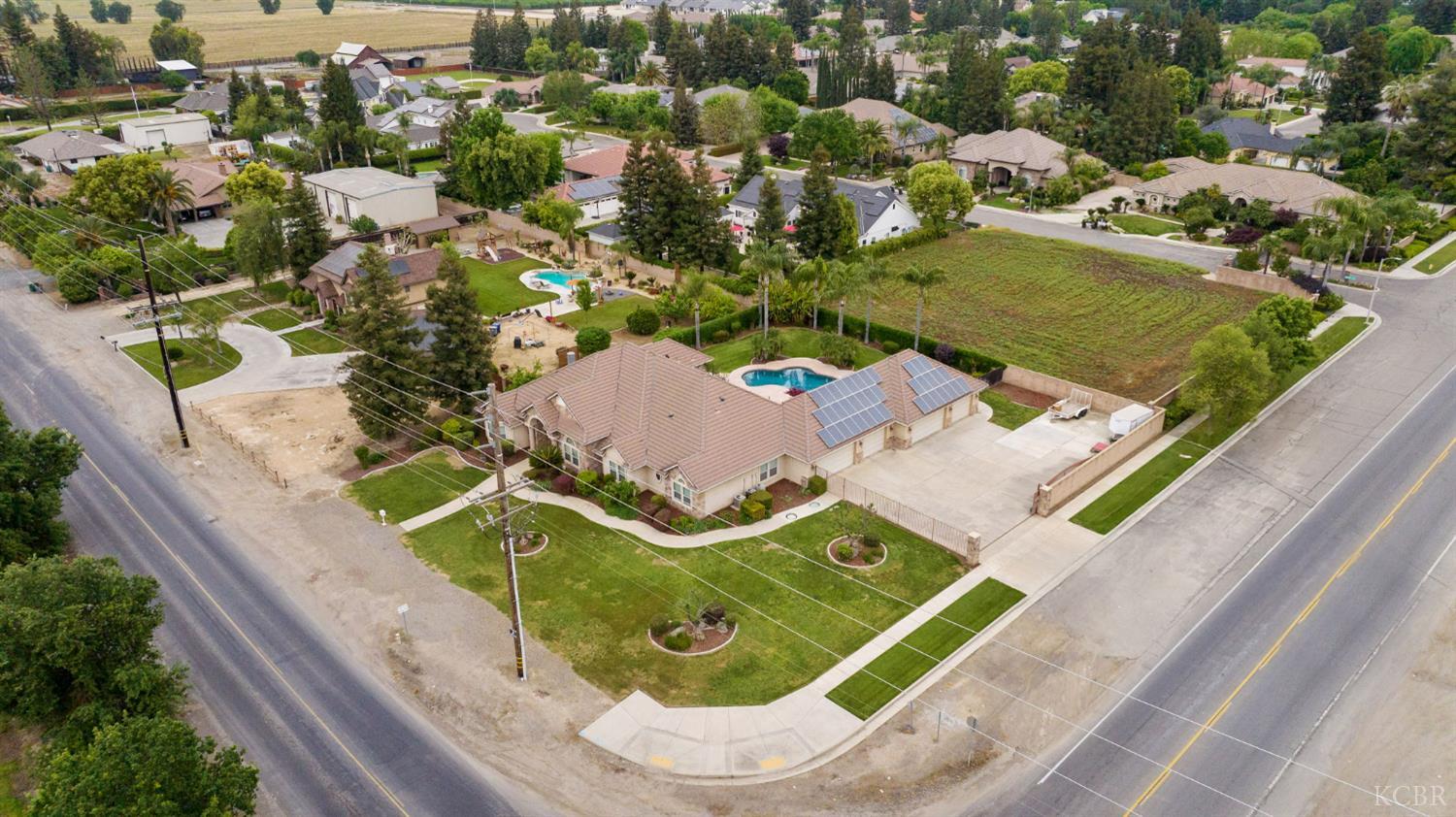 1928 S Shirk Rd S, Visalia, CA 93277