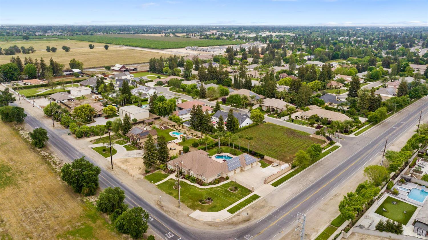 1928 S Shirk Rd S, Visalia, CA 93277