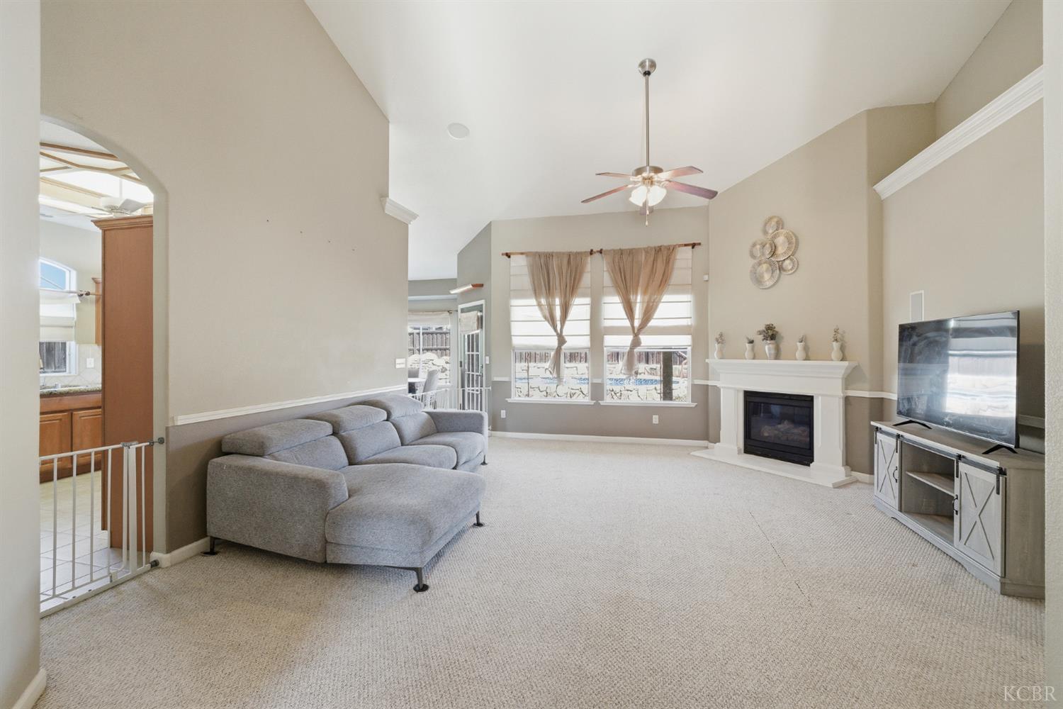 1588 Muscat Pl, Hanford, CA 93230