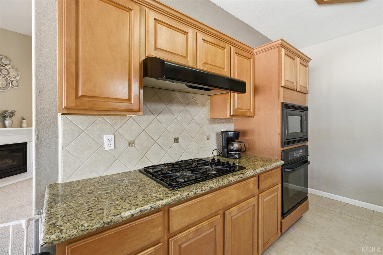 1588 Muscat Pl, Hanford, CA 93230