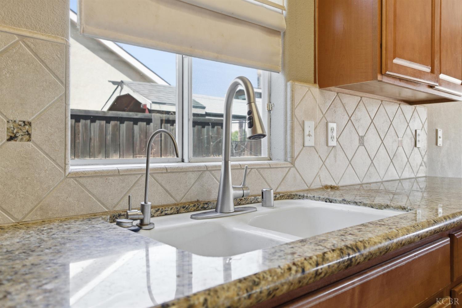 1588 Muscat Pl, Hanford, CA 93230