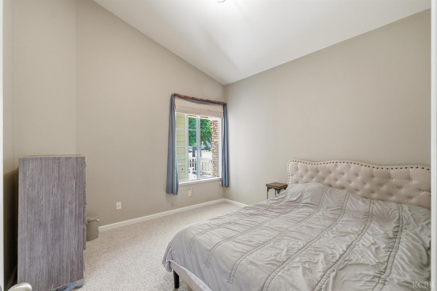 1588 Muscat Pl, Hanford, CA 93230