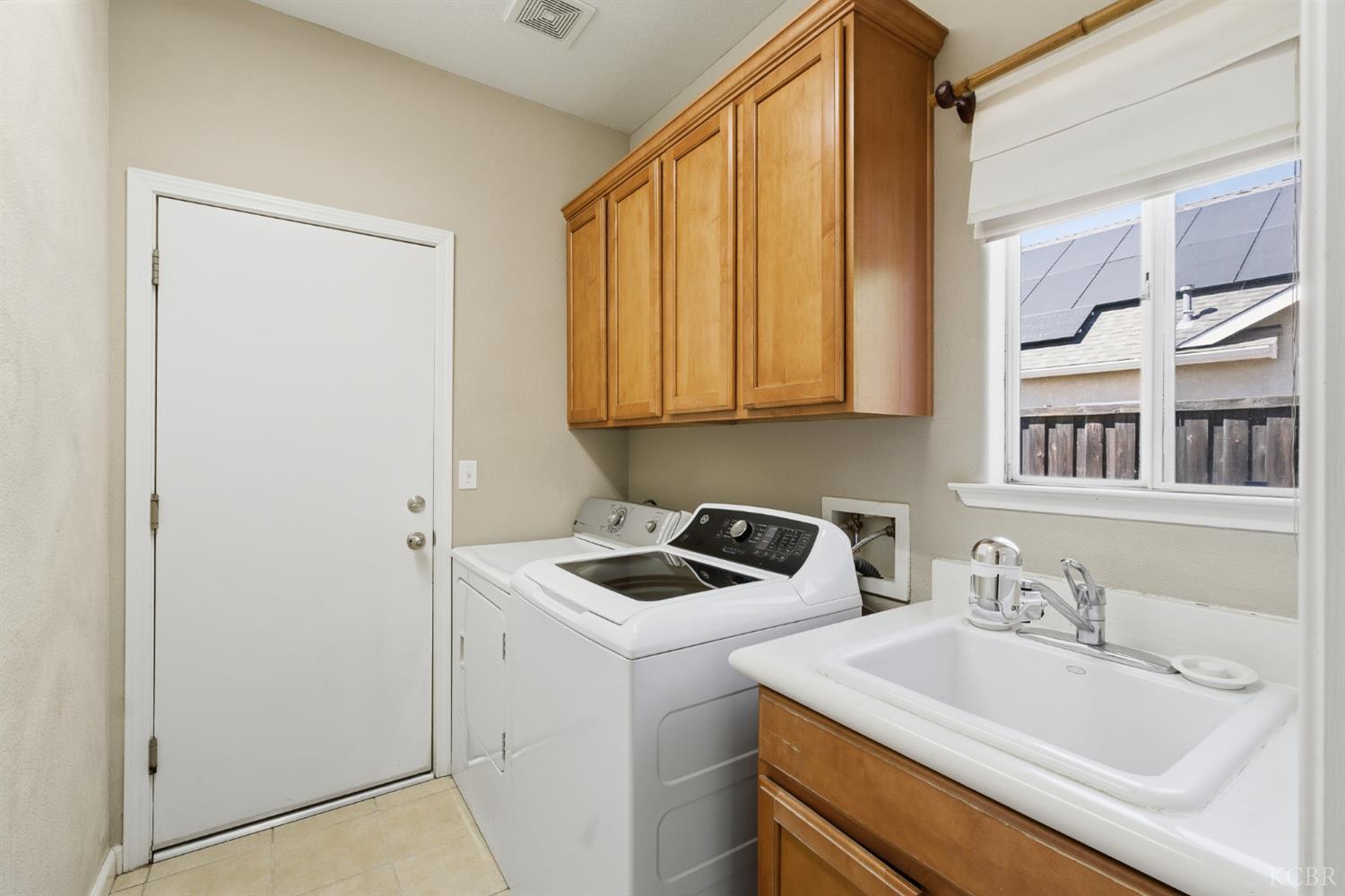 1588 Muscat Pl, Hanford, CA 93230