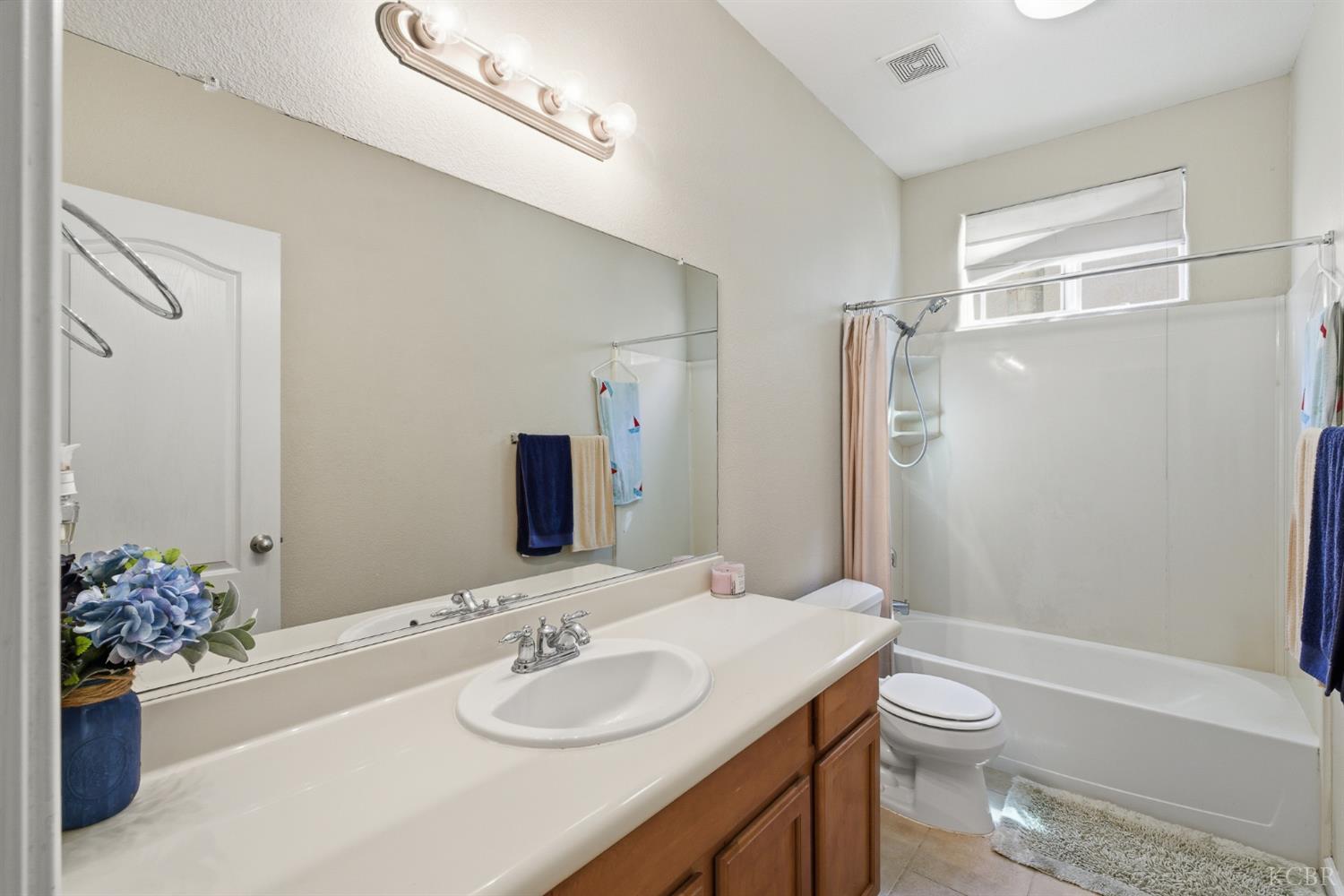 1588 Muscat Pl, Hanford, CA 93230