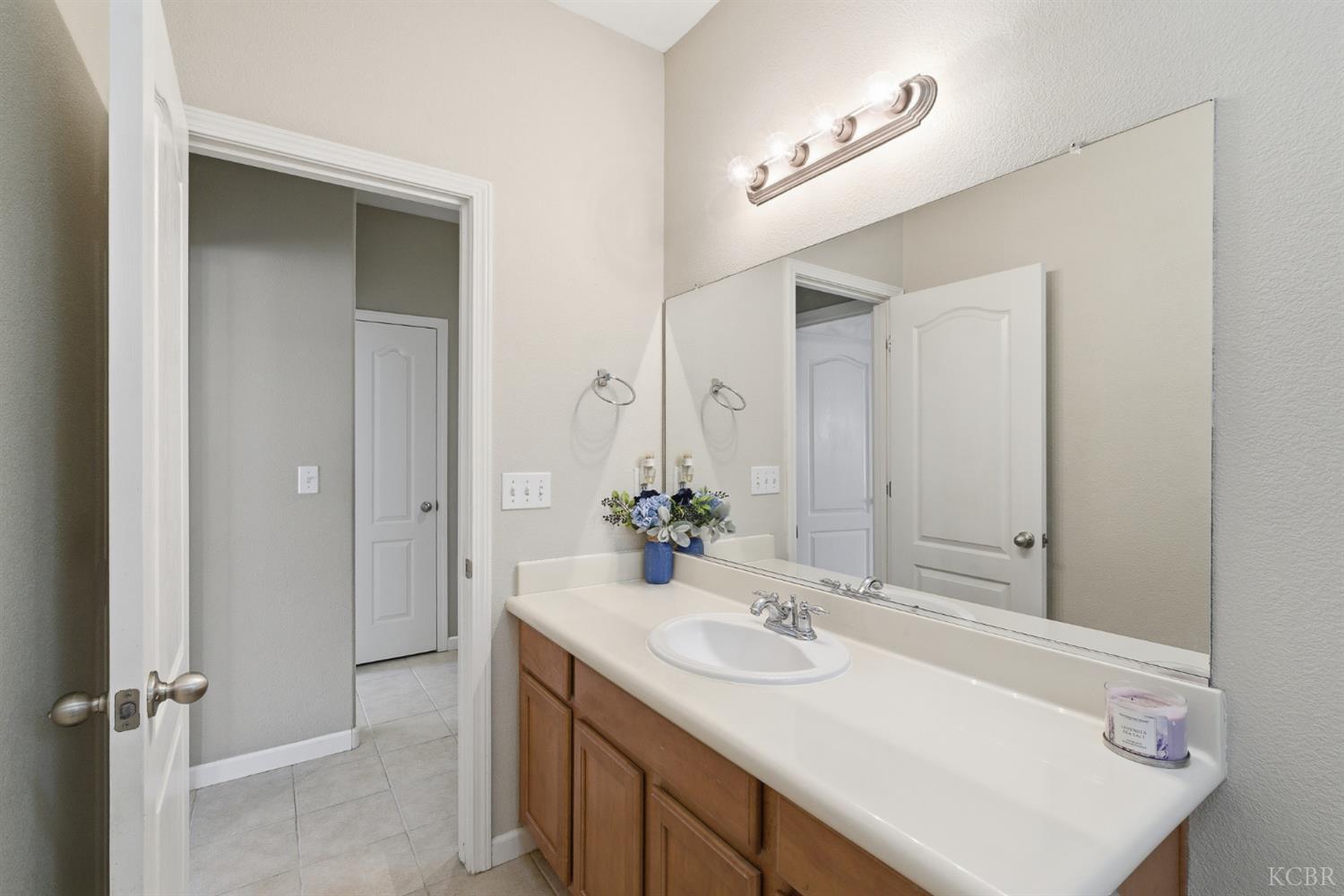 1588 Muscat Pl, Hanford, CA 93230