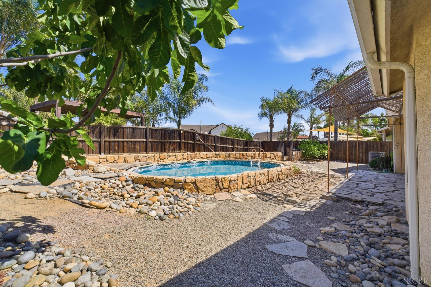 1588 Muscat Pl, Hanford, CA 93230