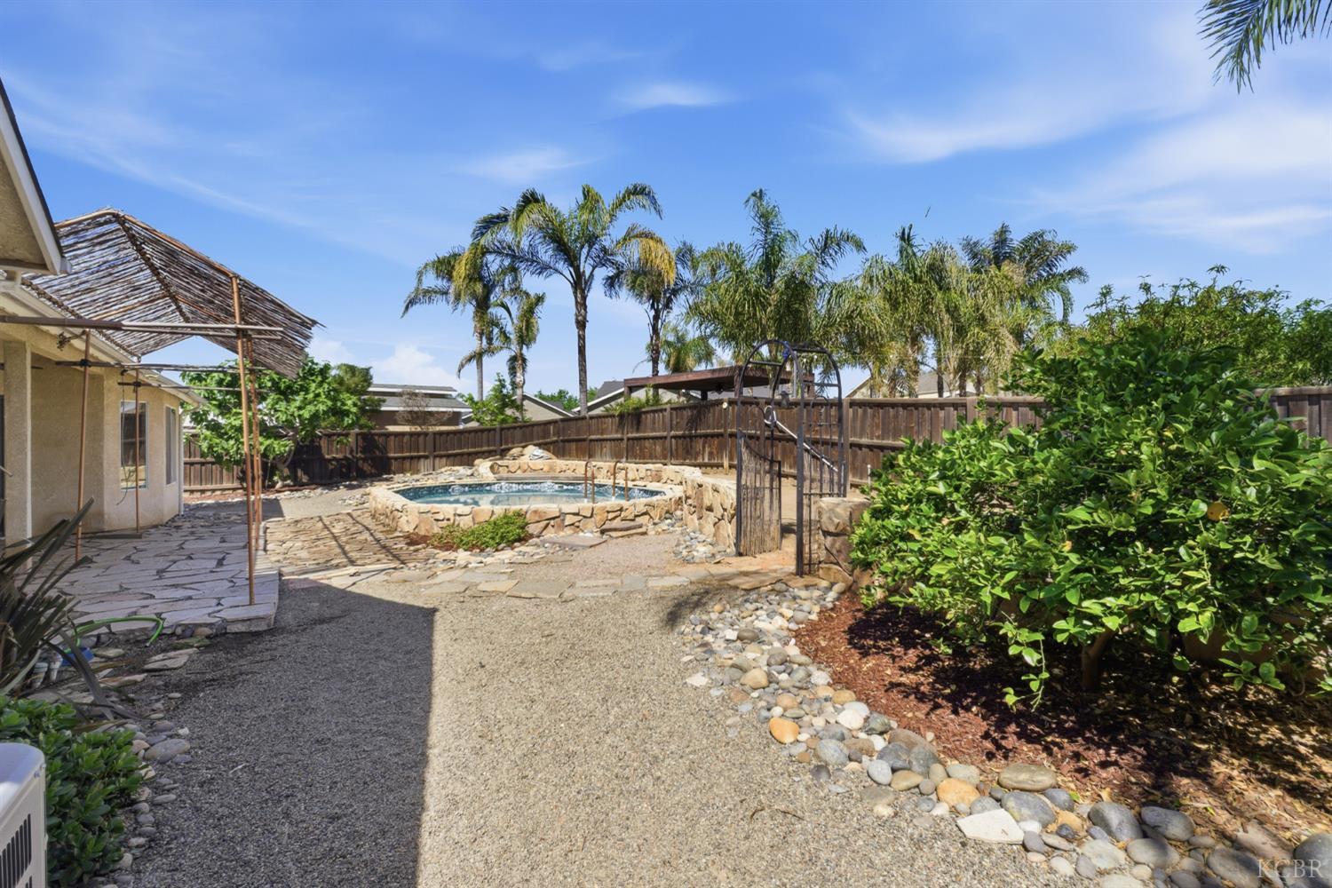 1588 Muscat Pl, Hanford, CA 93230