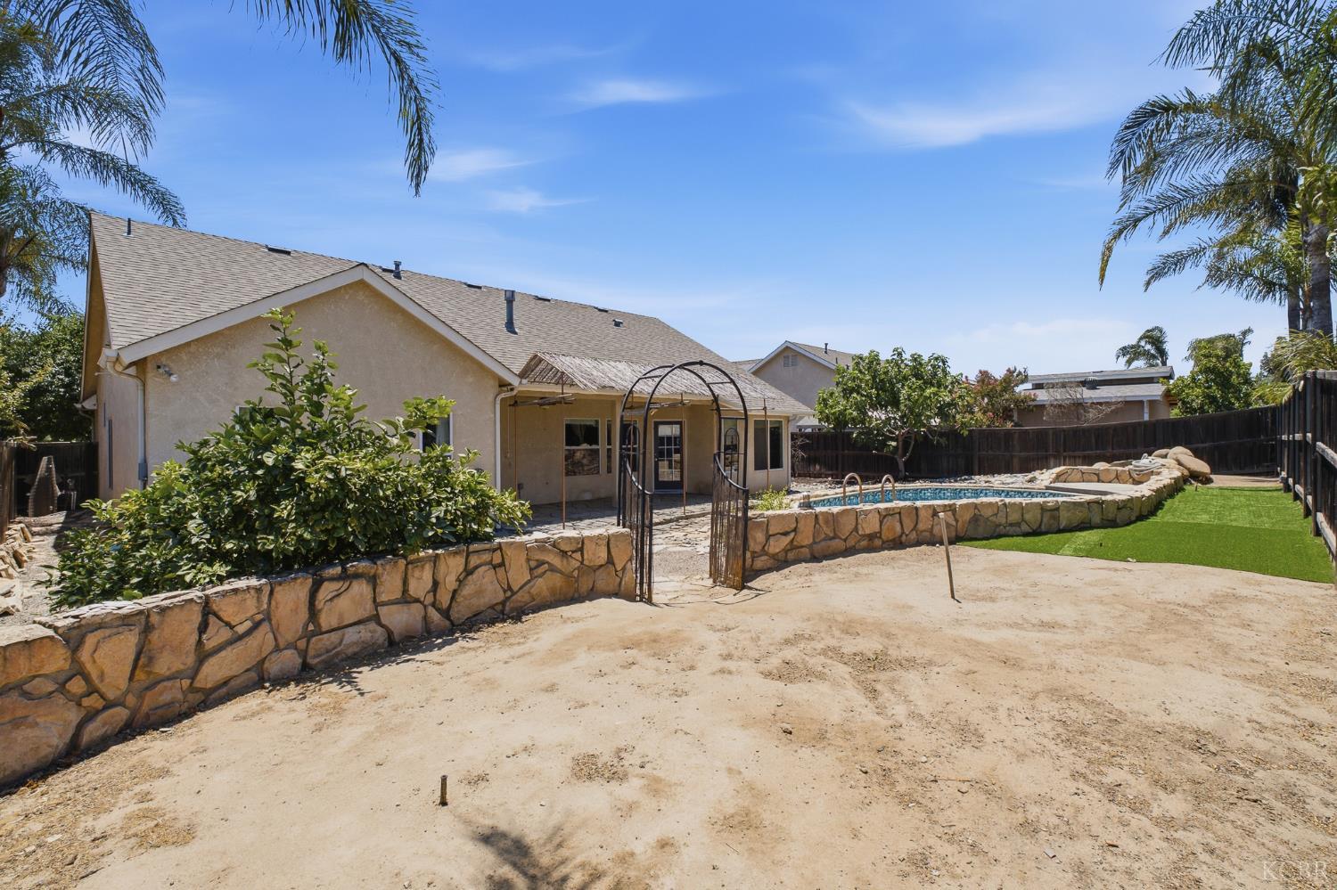 1588 Muscat Pl, Hanford, CA 93230