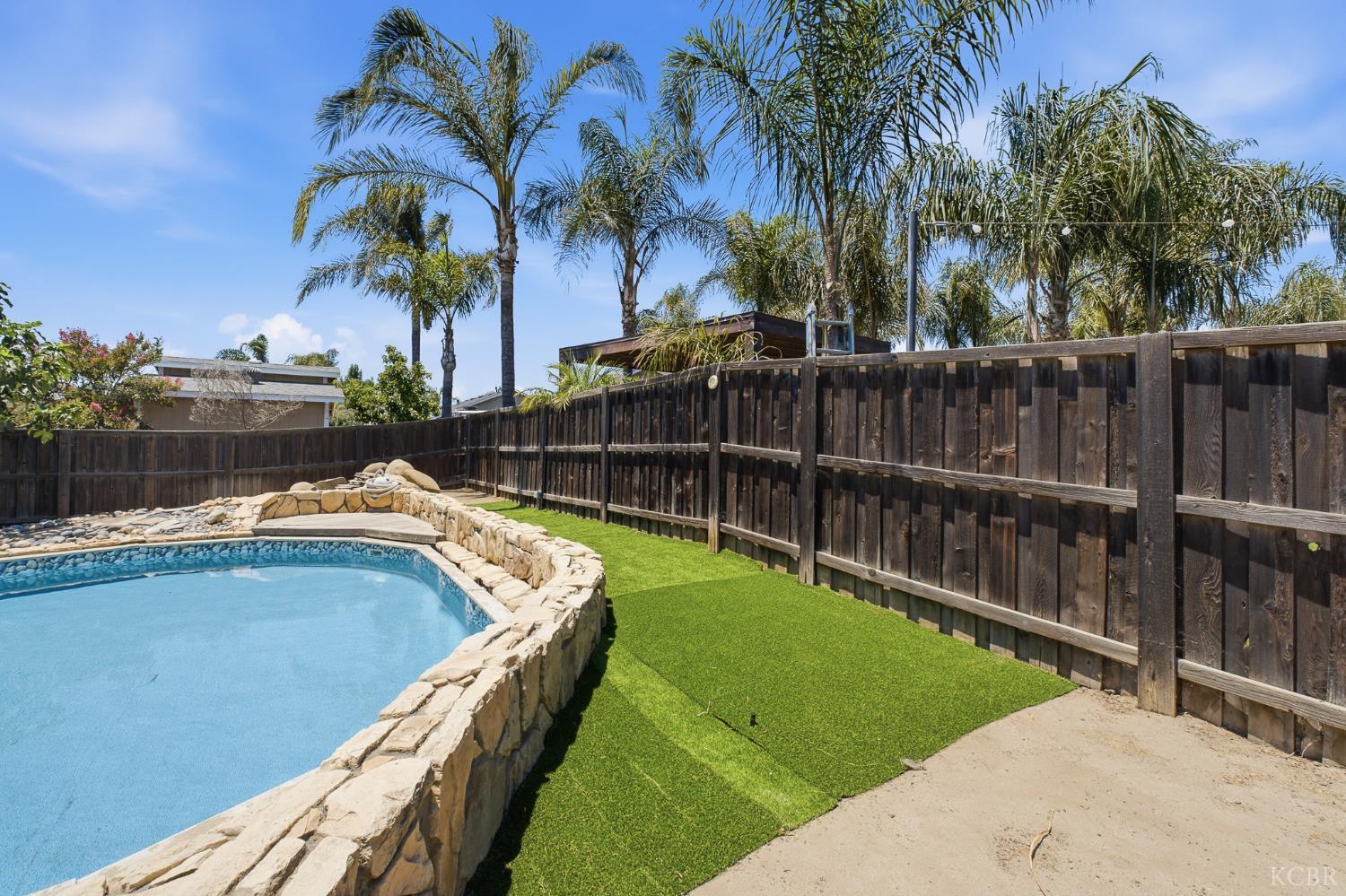 1588 Muscat Pl, Hanford, CA 93230
