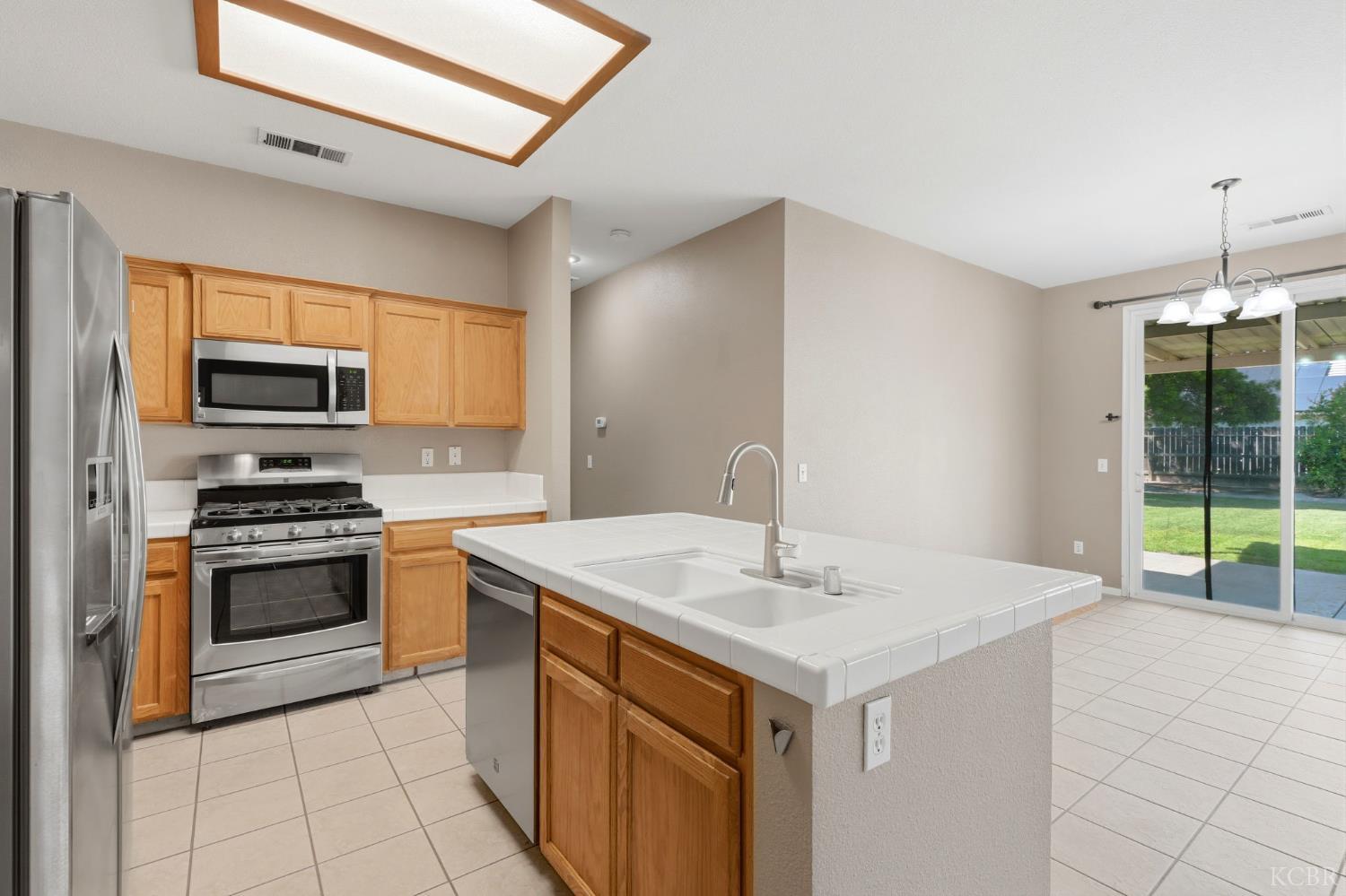 1788 W Rio Hondo Ct, Hanford, CA 93230