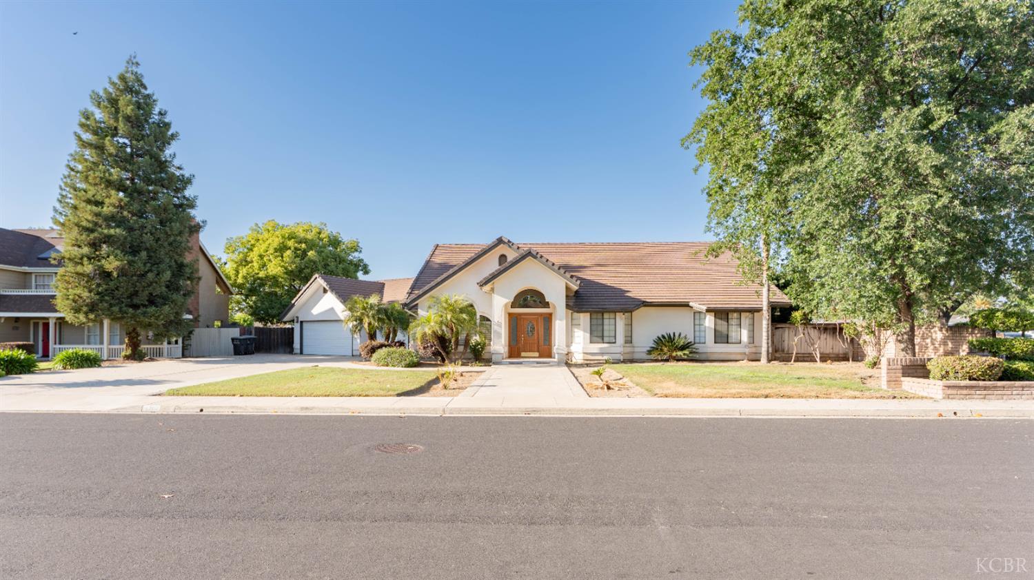 3714 W Woodside Ave, Visalia, CA 93291