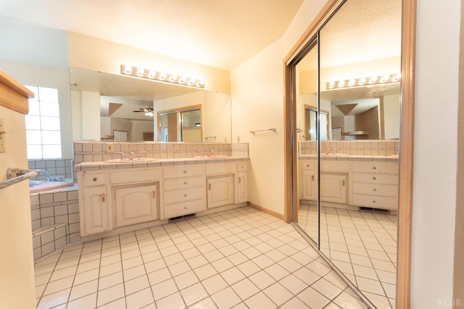 3714 W Woodside Ave, Visalia, CA 93291