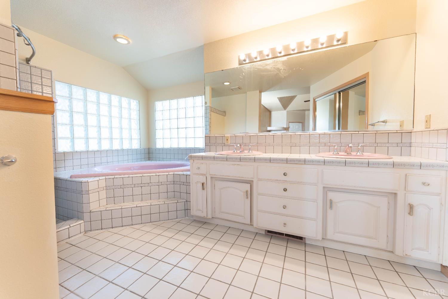 3714 W Woodside Ave, Visalia, CA 93291