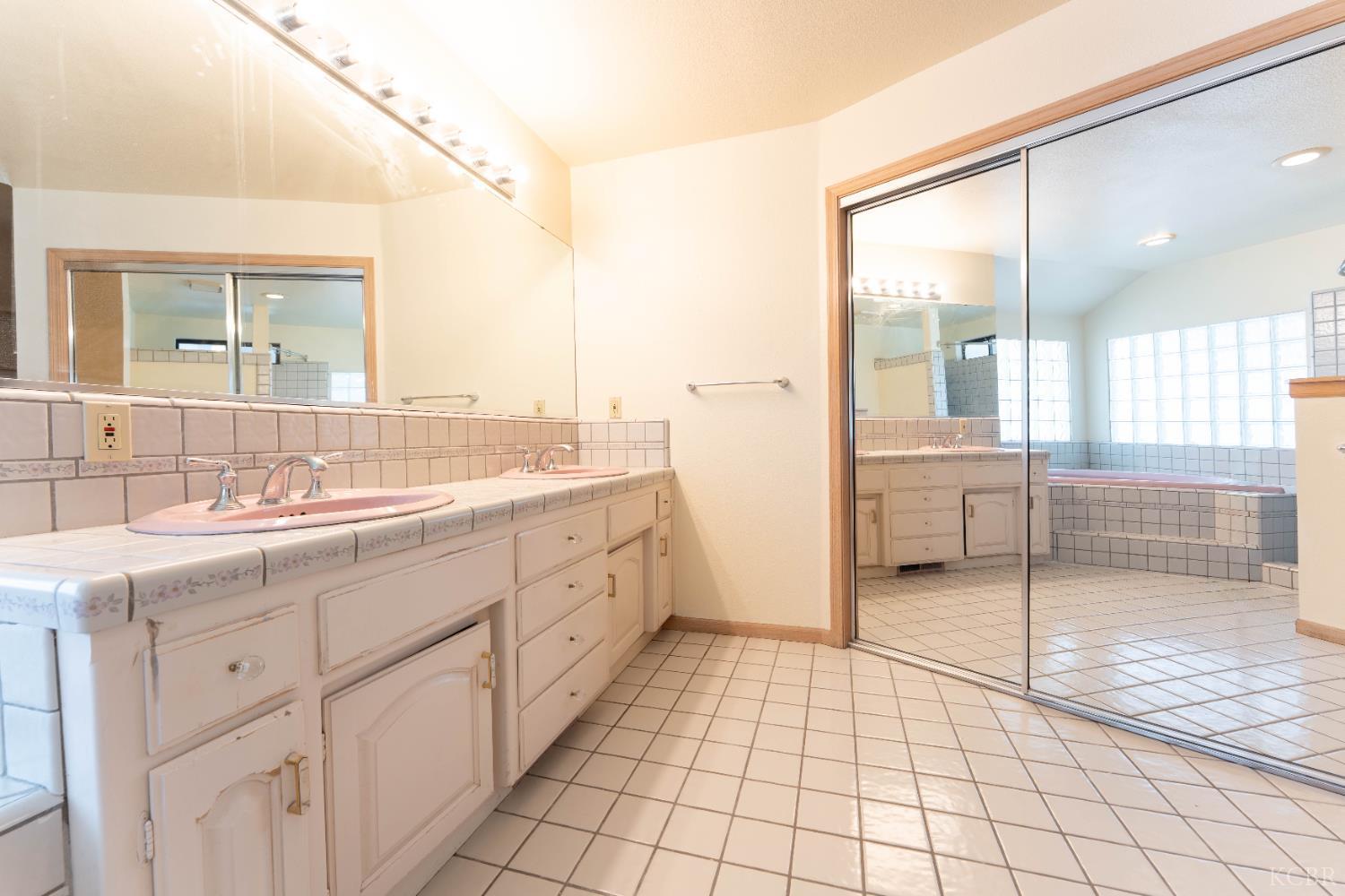 3714 W Woodside Ave, Visalia, CA 93291