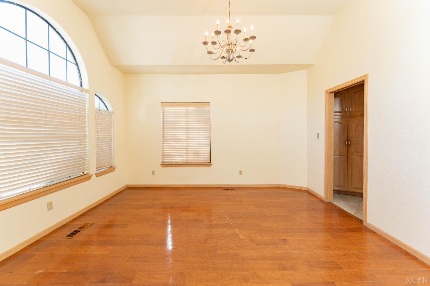 3714 W Woodside Ave, Visalia, CA 93291