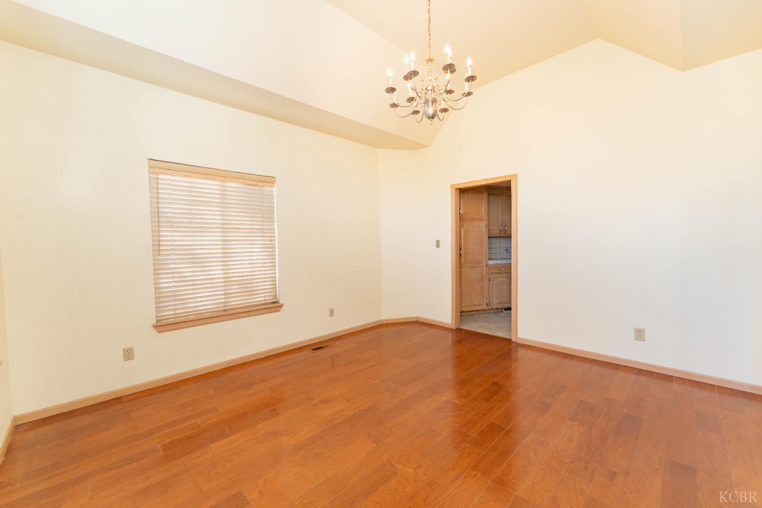 3714 W Woodside Ave, Visalia, CA 93291