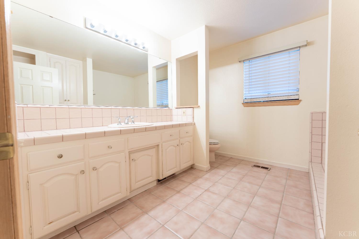 3714 W Woodside Ave, Visalia, CA 93291