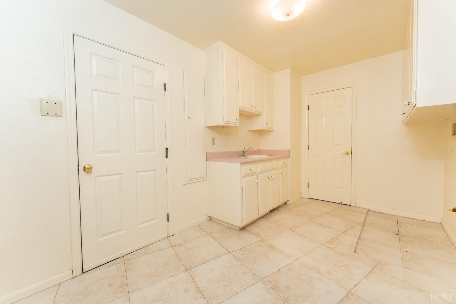 3714 W Woodside Ave, Visalia, CA 93291