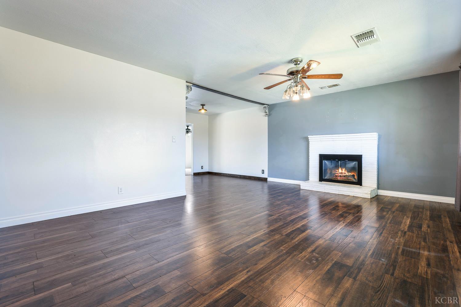 125 E Deodar Ln, Lemoore, CA 93245