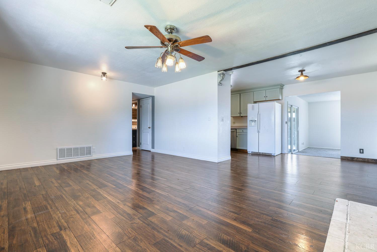 125 E Deodar Ln, Lemoore, CA 93245