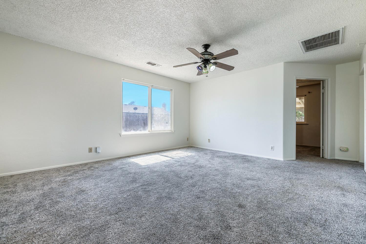 125 E Deodar Ln, Lemoore, CA 93245