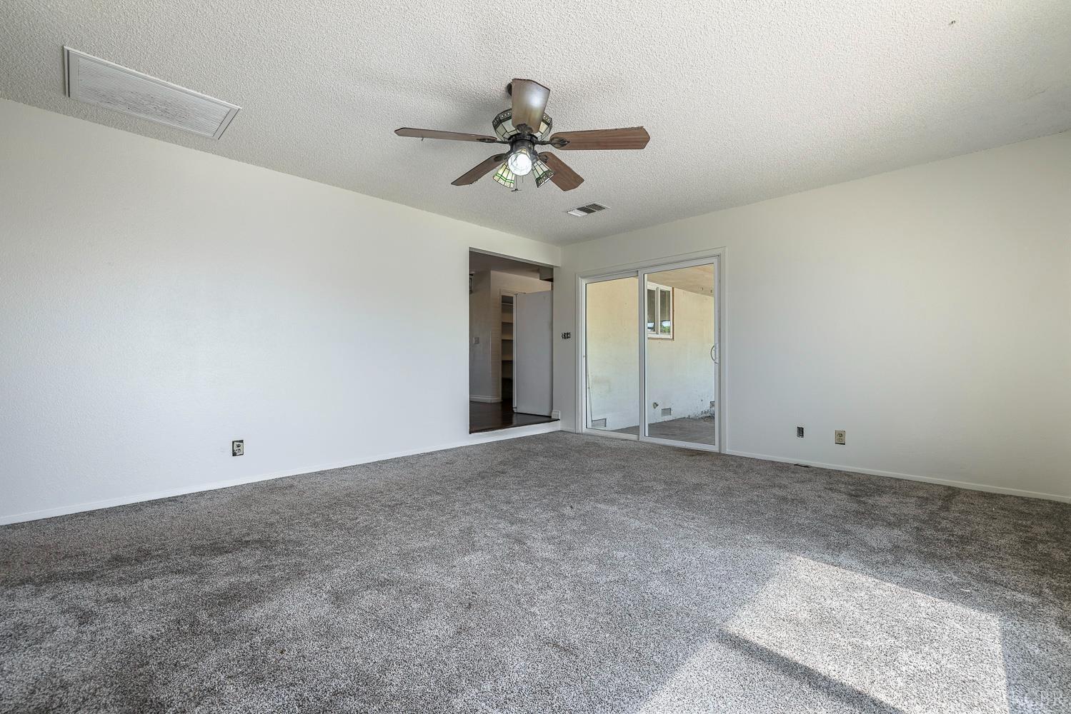 125 E Deodar Ln, Lemoore, CA 93245