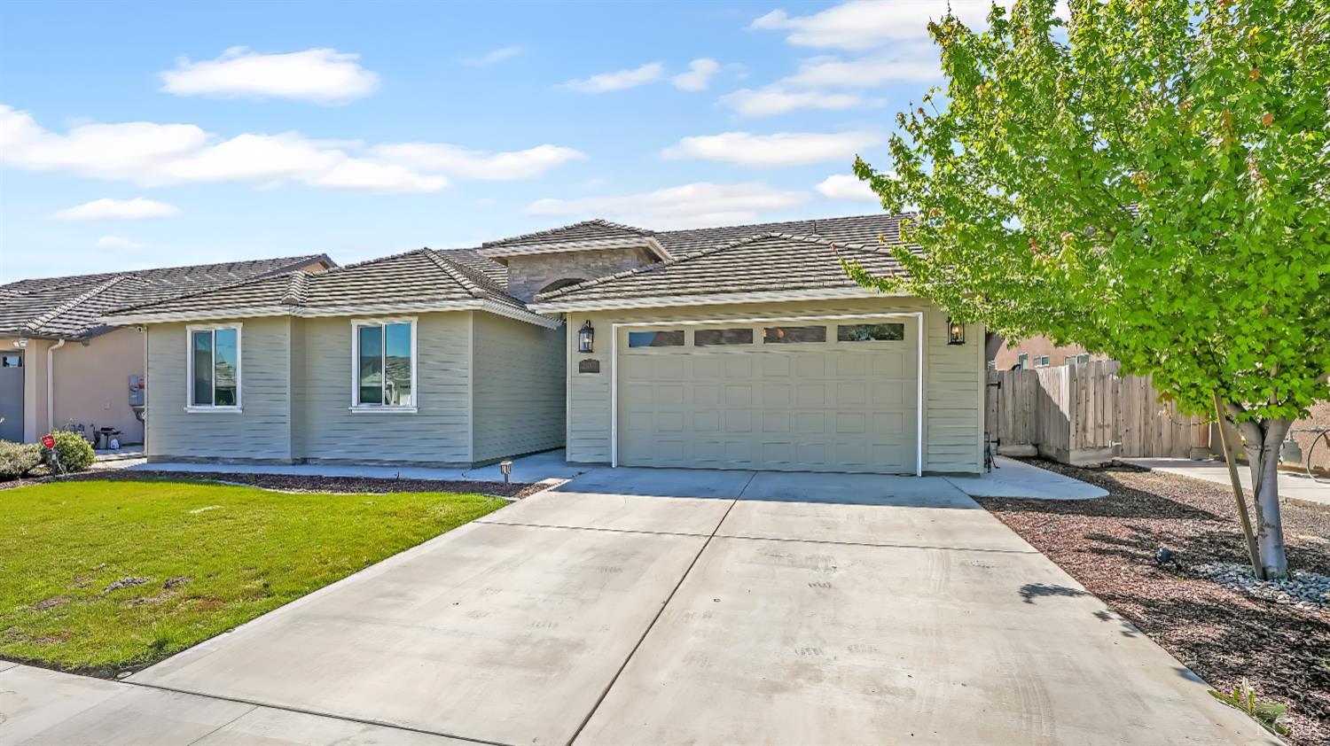 2067 Mount Stewart Ave, Tulare, CA 93274