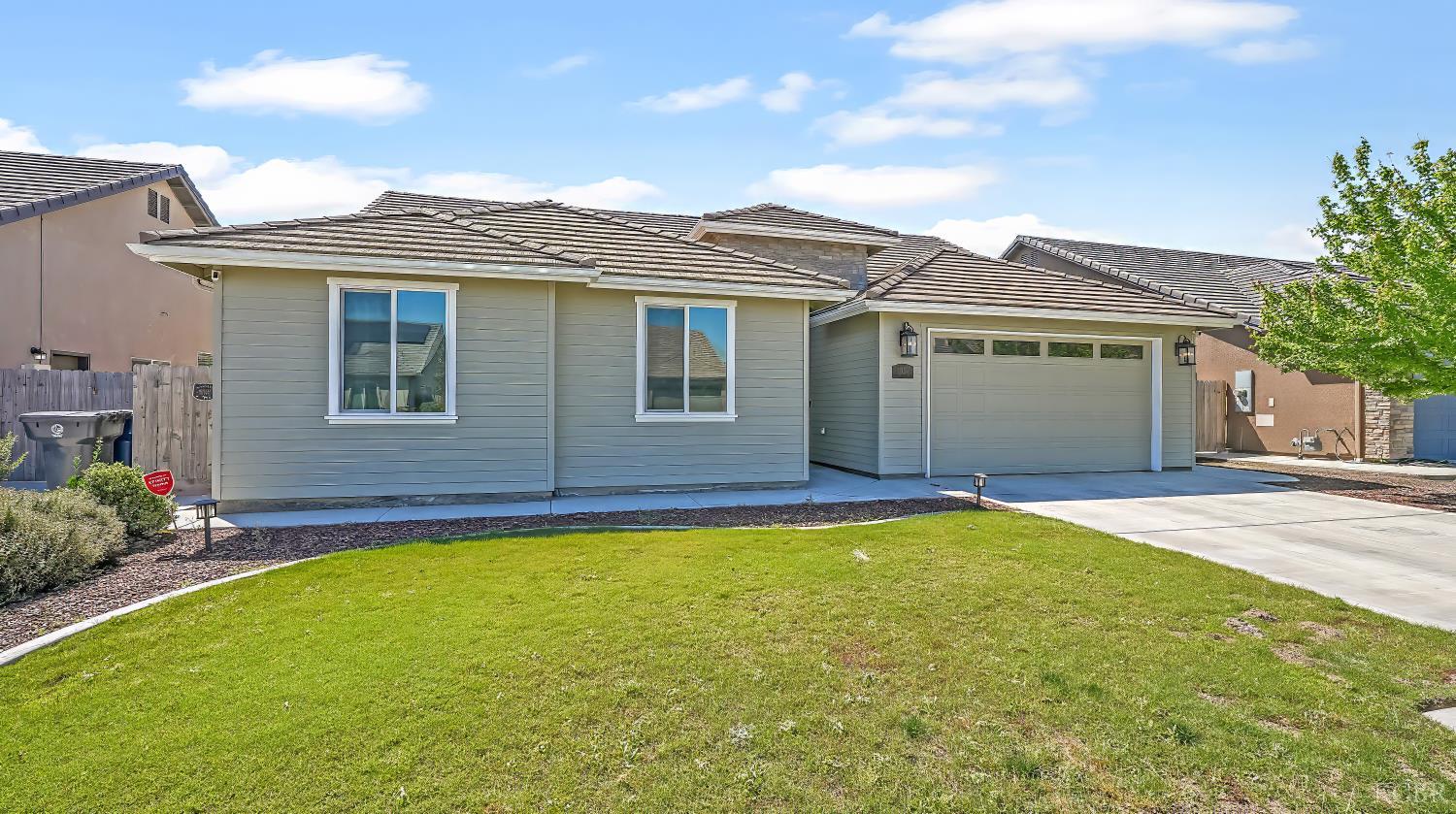 2067 Mount Stewart Ave, Tulare, CA 93274