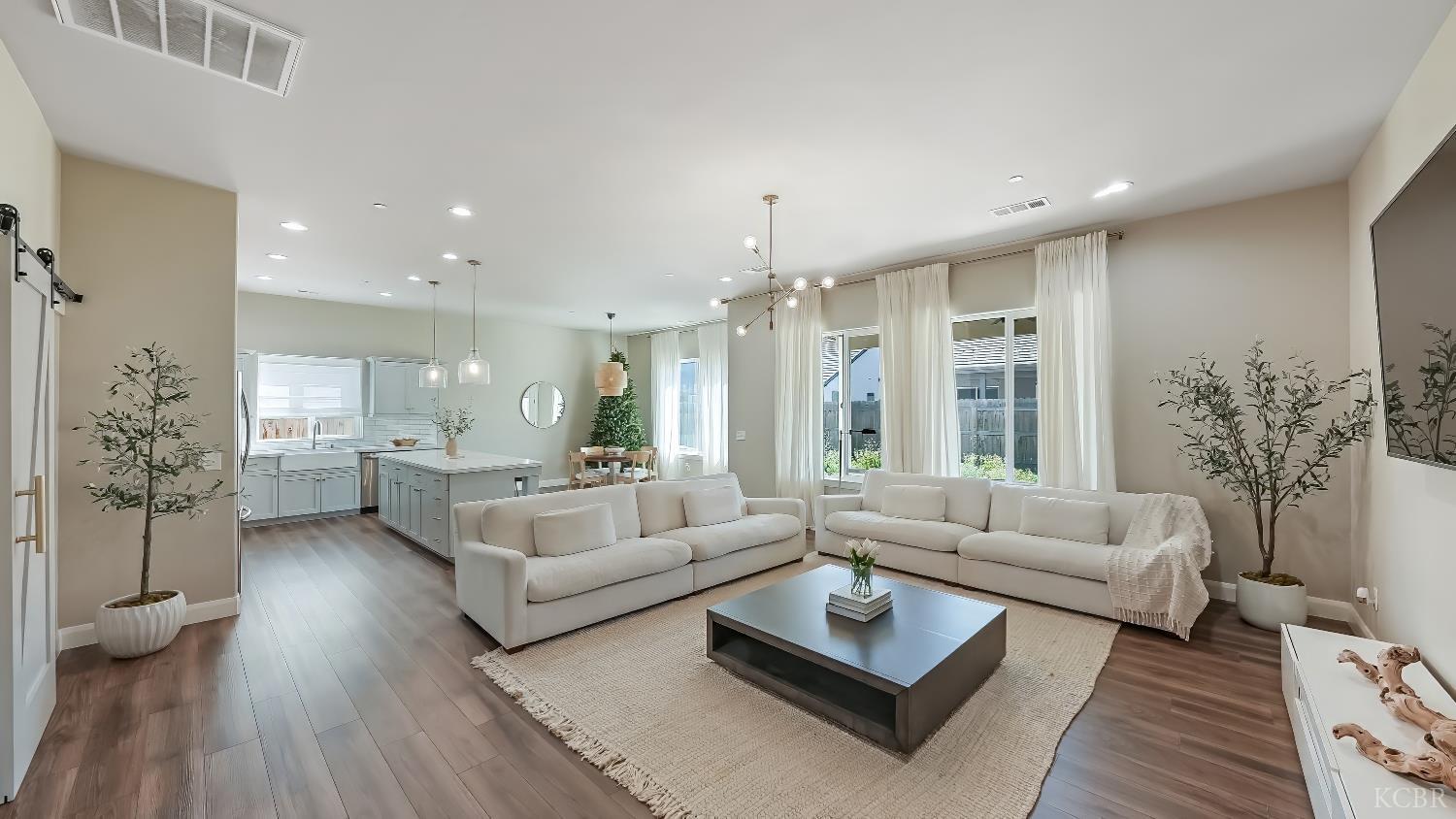 2067 Mount Stewart Ave, Tulare, CA 93274