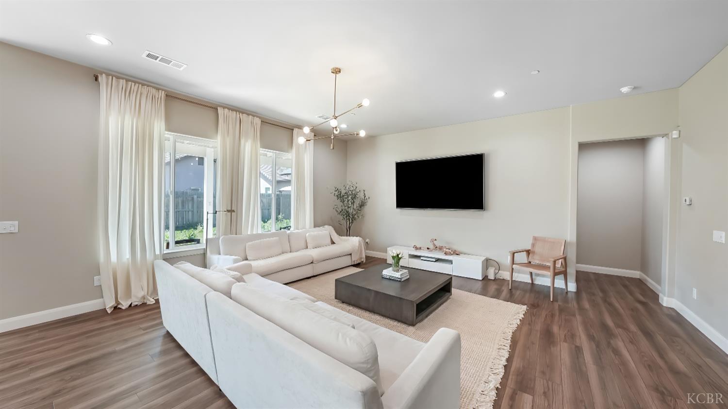 2067 Mount Stewart Ave, Tulare, CA 93274