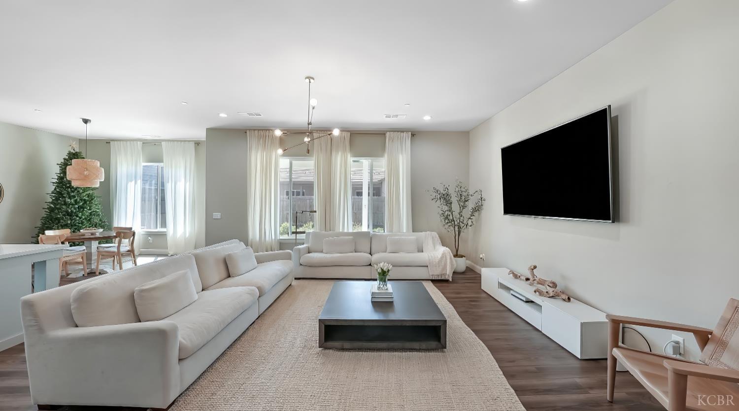 2067 Mount Stewart Ave, Tulare, CA 93274