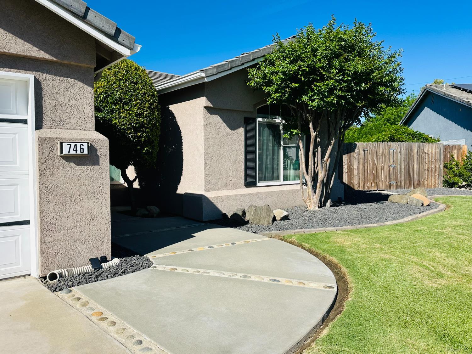 746 W Willow, Hanford, CA 93230