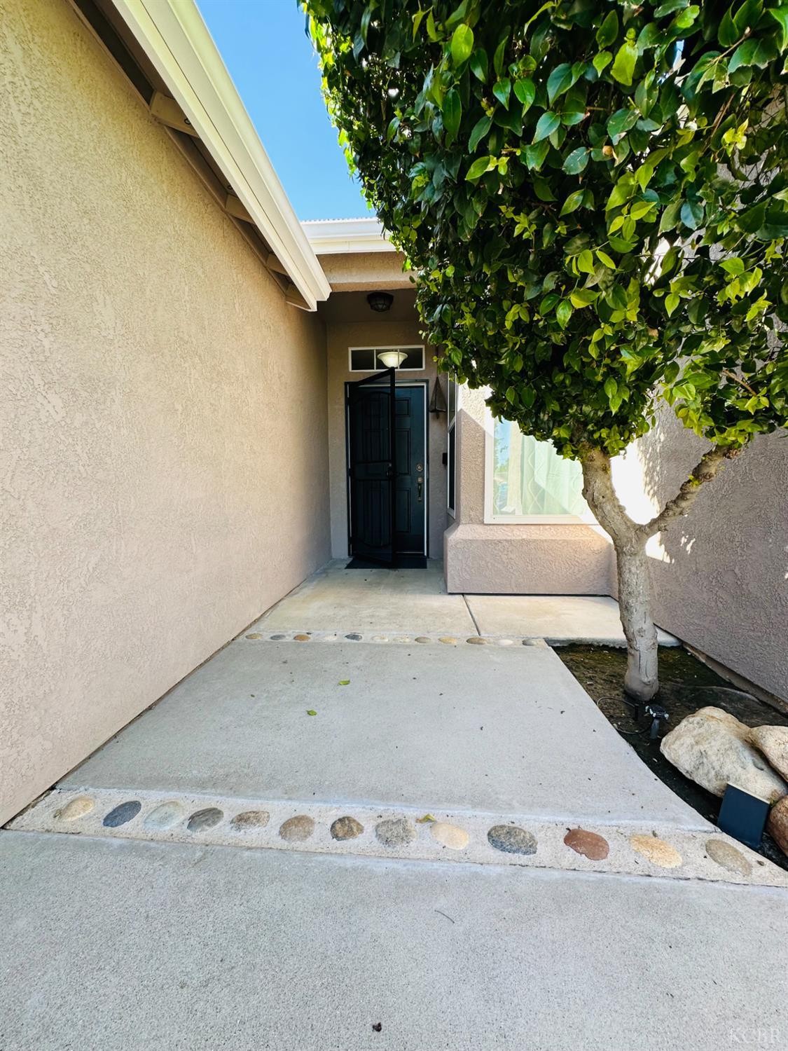 746 W Willow, Hanford, CA 93230