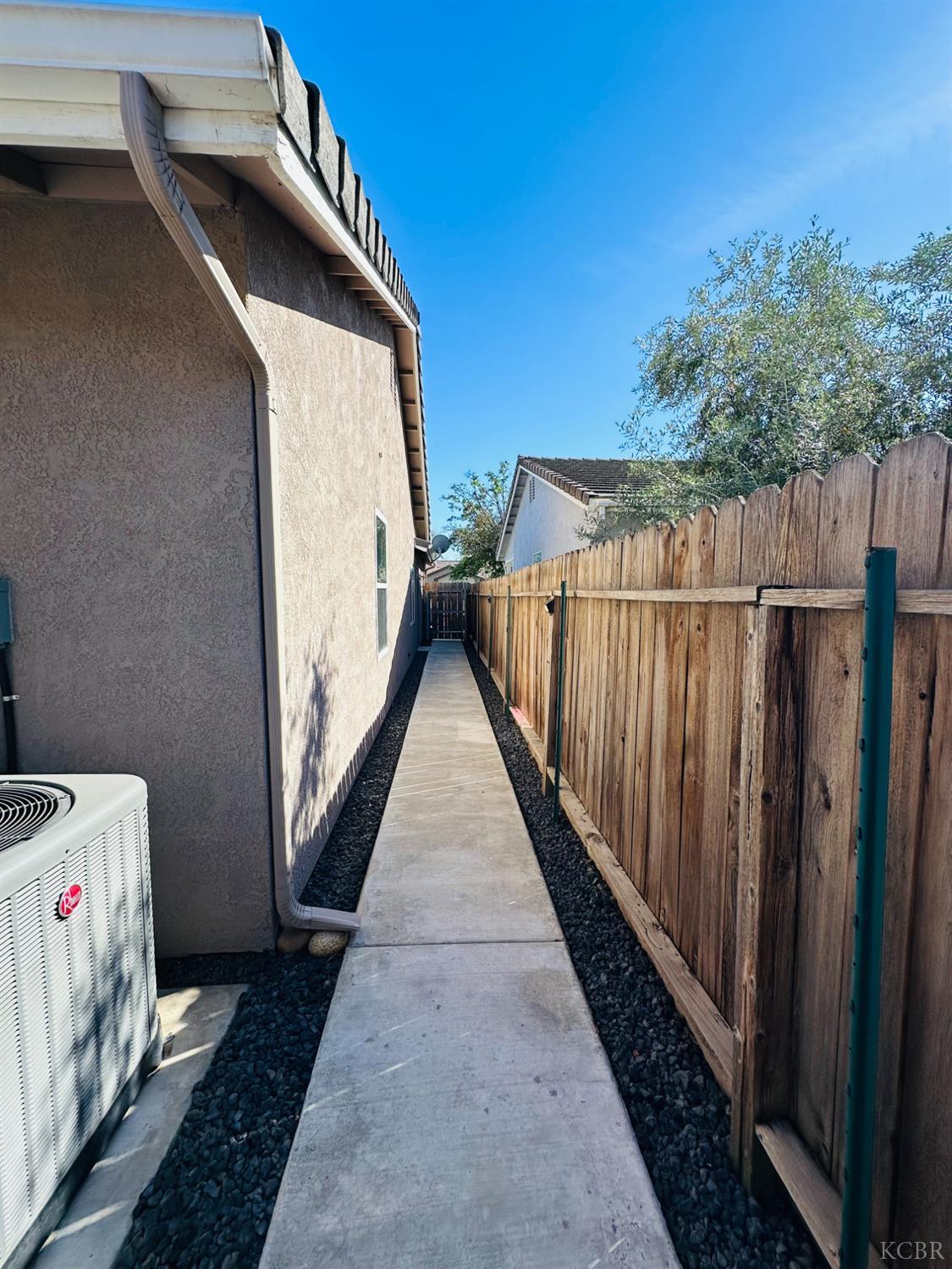 746 W Willow, Hanford, CA 93230