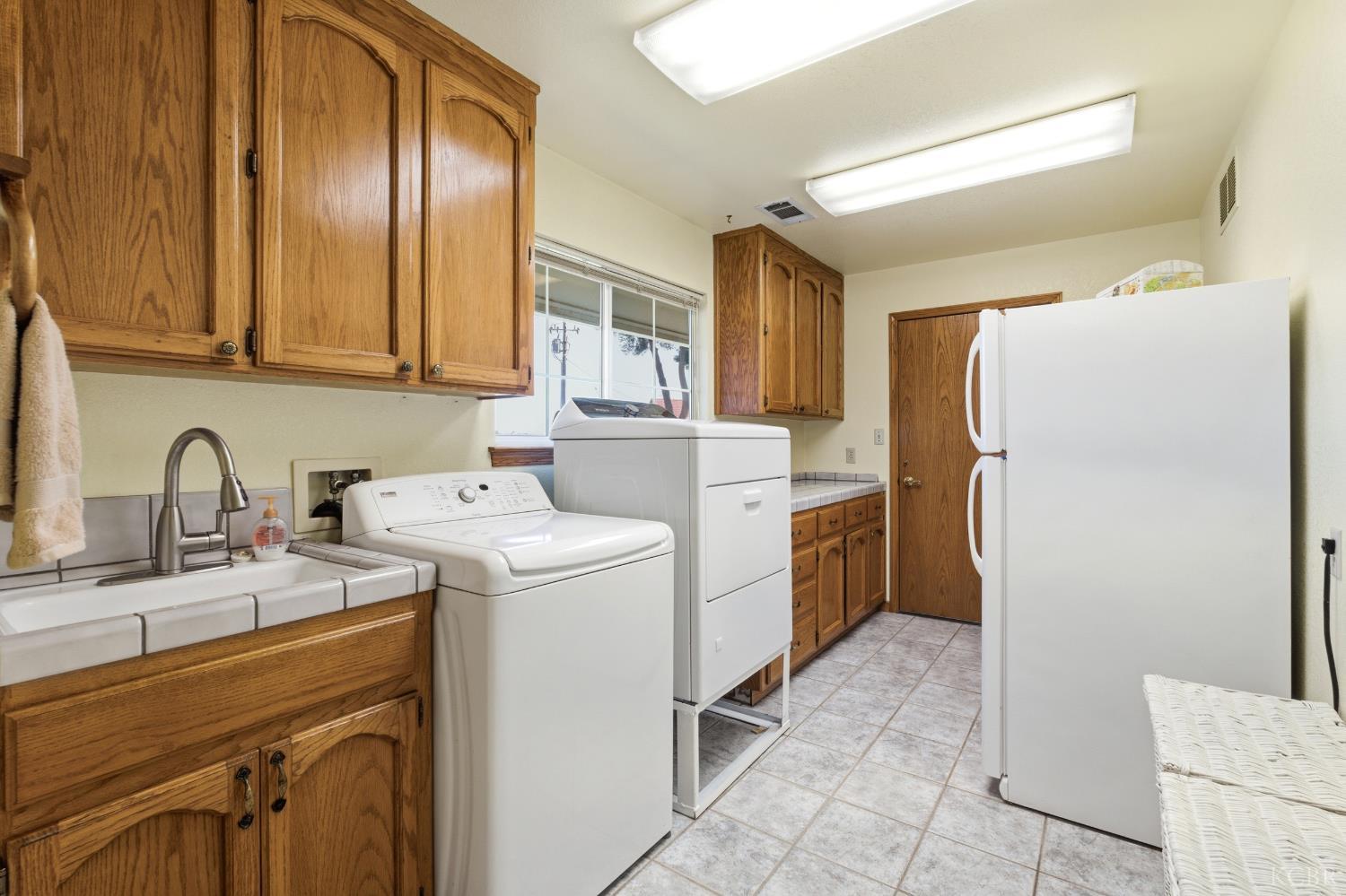 9609 Highway 41, Lemoore, CA 93245