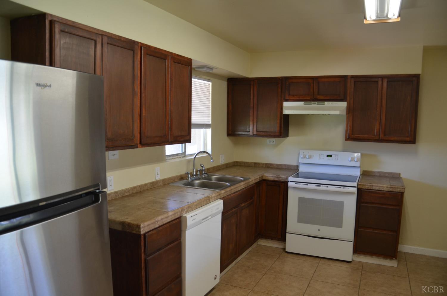 320 Byron Ct, Lemoore, CA 93245