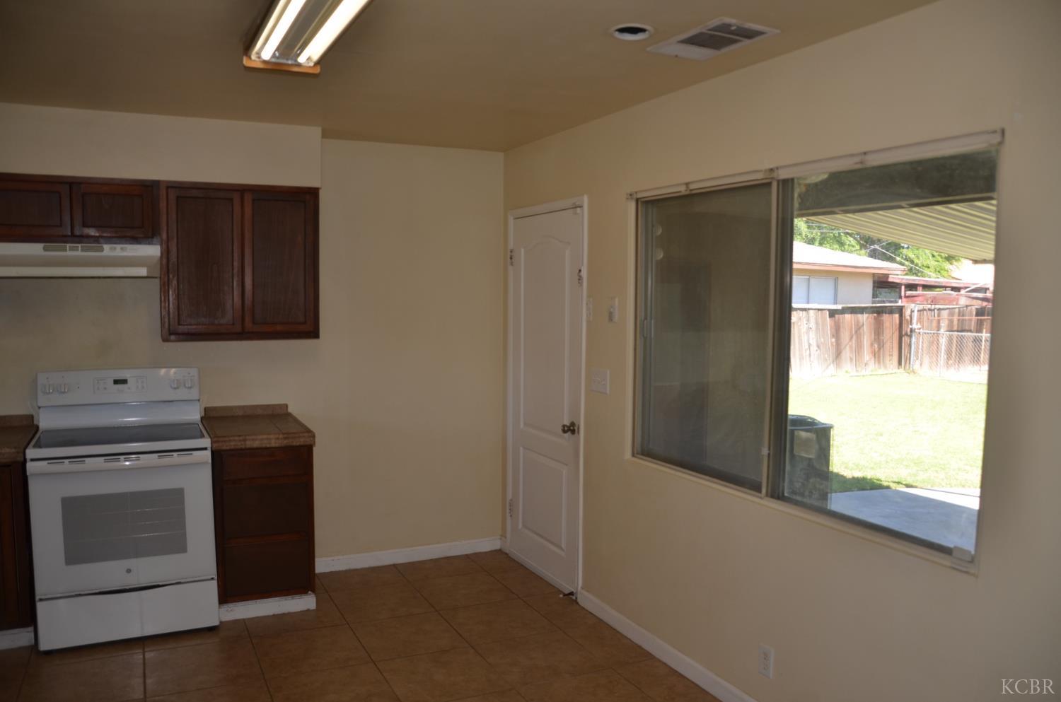 320 Byron Ct, Lemoore, CA 93245