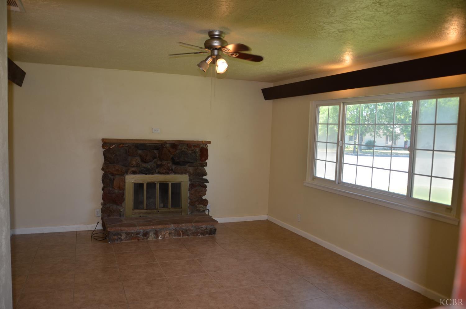 320 Byron Ct, Lemoore, CA 93245