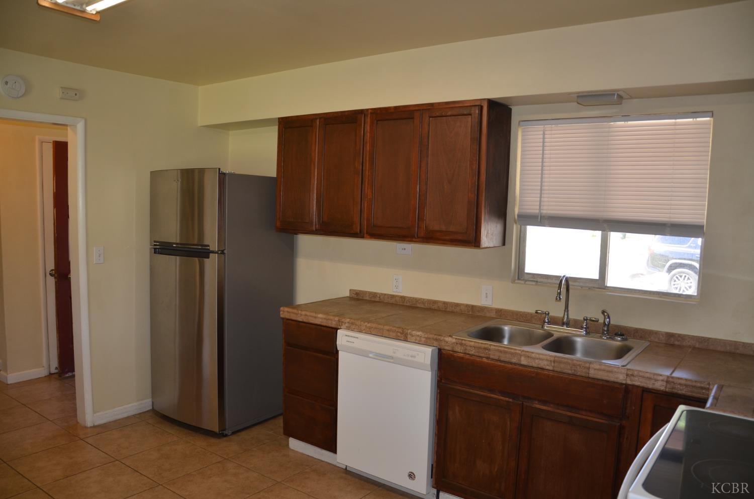 320 Byron Ct, Lemoore, CA 93245