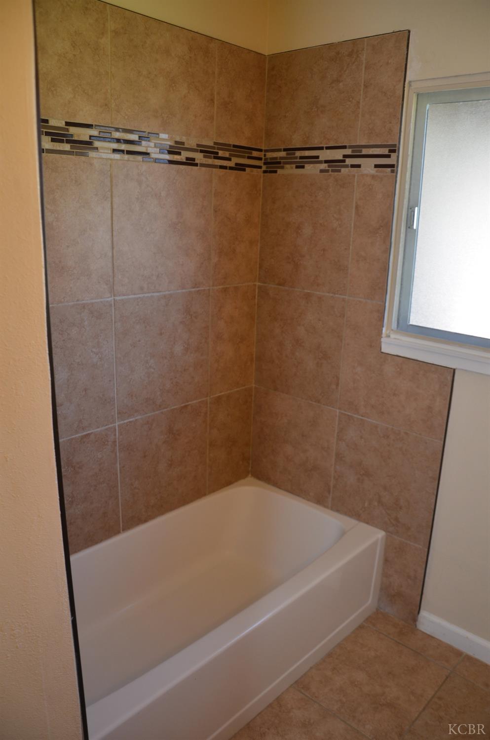 320 Byron Ct, Lemoore, CA 93245