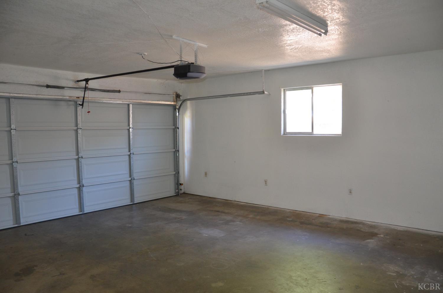 320 Byron Ct, Lemoore, CA 93245