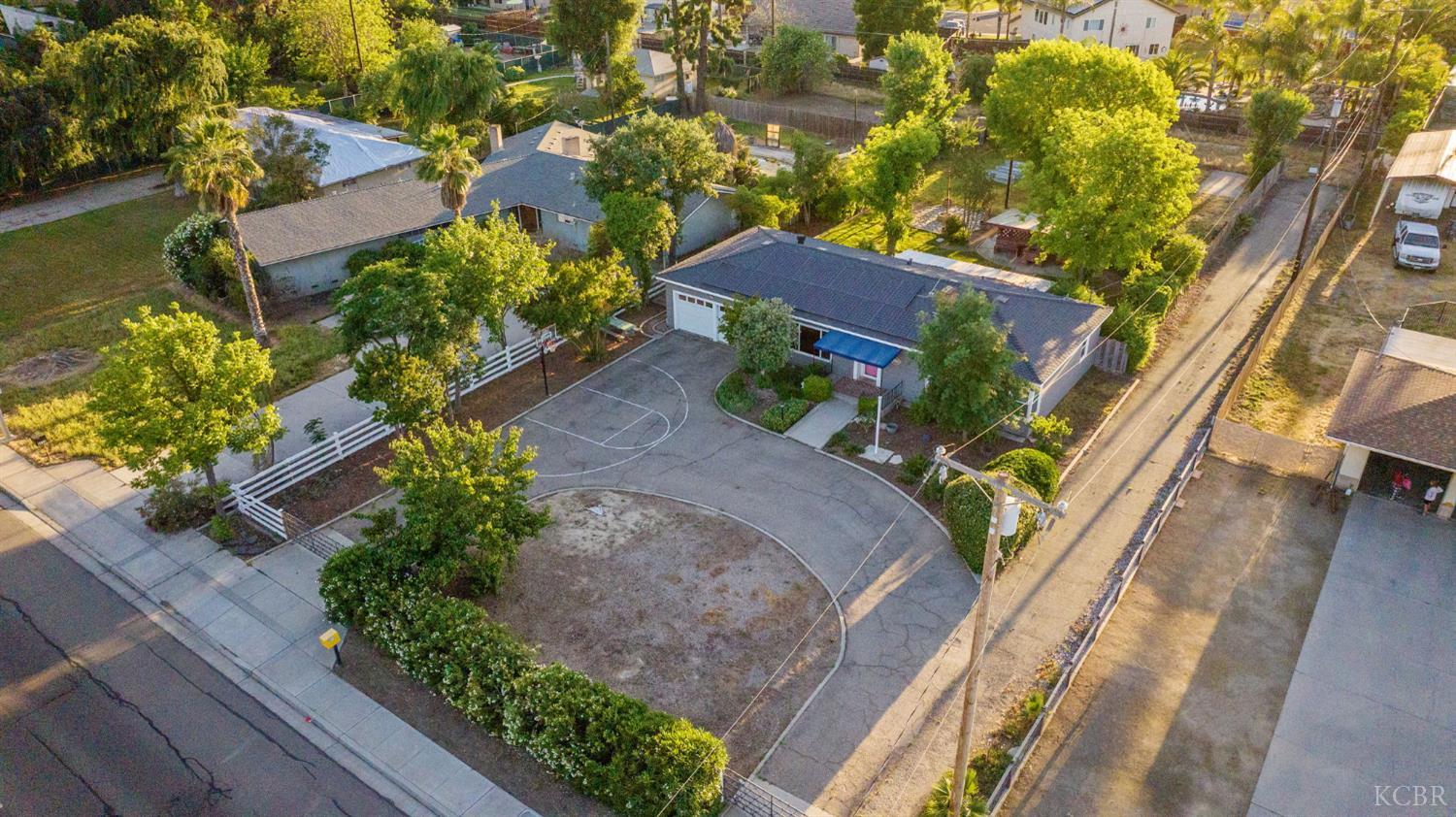 8518 12th Ave, Hanford, CA 93230