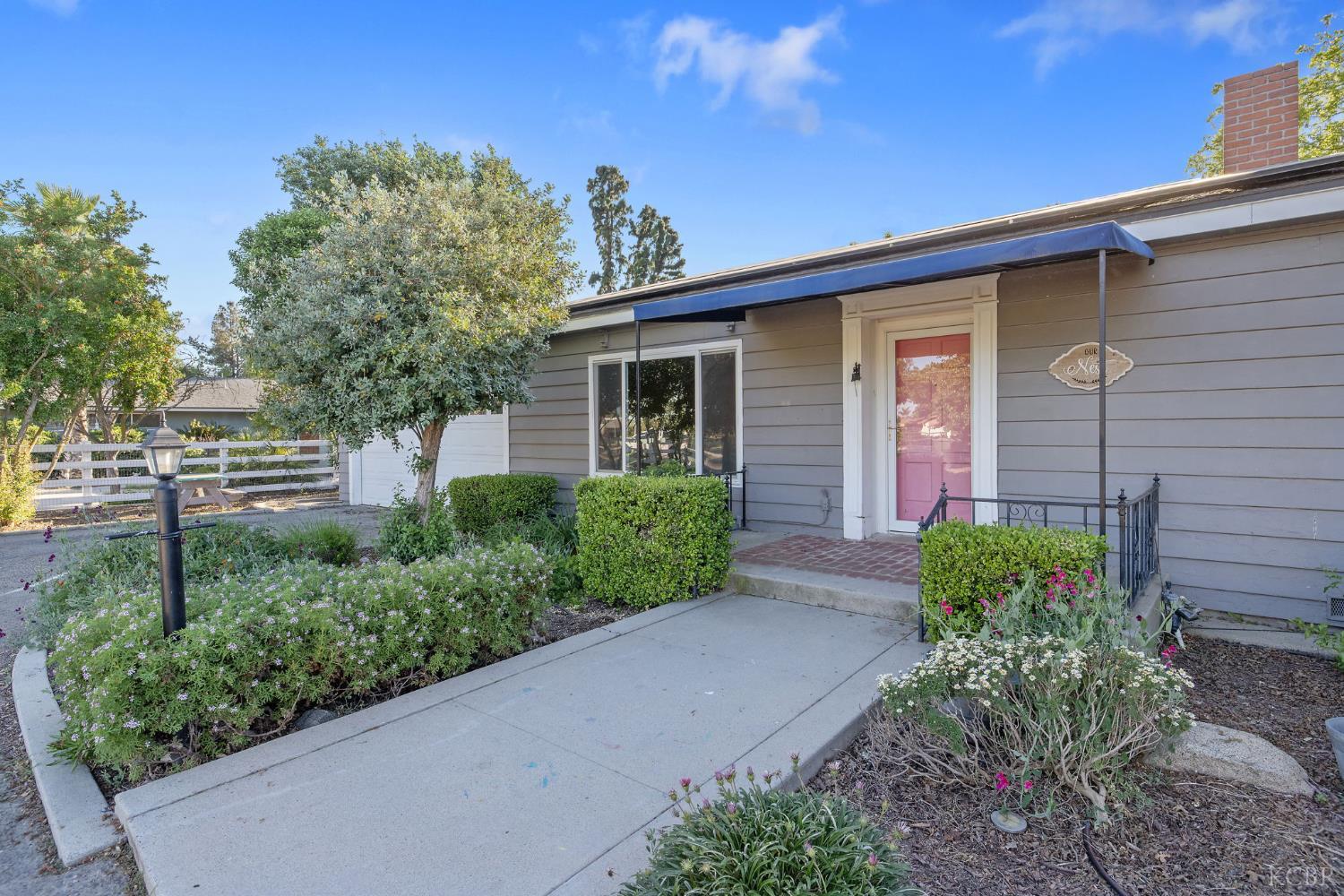 8518 12th Ave, Hanford, CA 93230