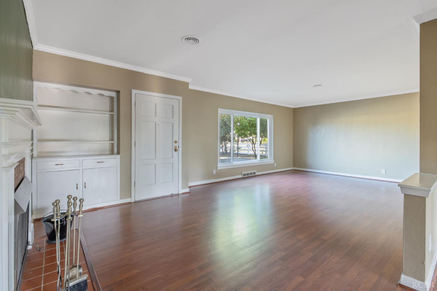 8518 12th Ave, Hanford, CA 93230