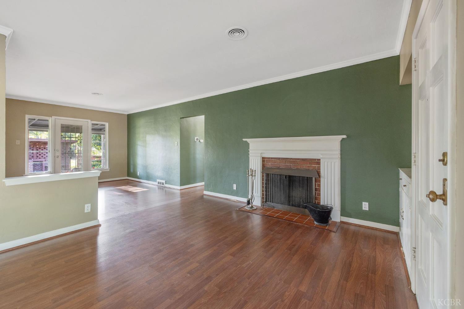 8518 12th Ave, Hanford, CA 93230