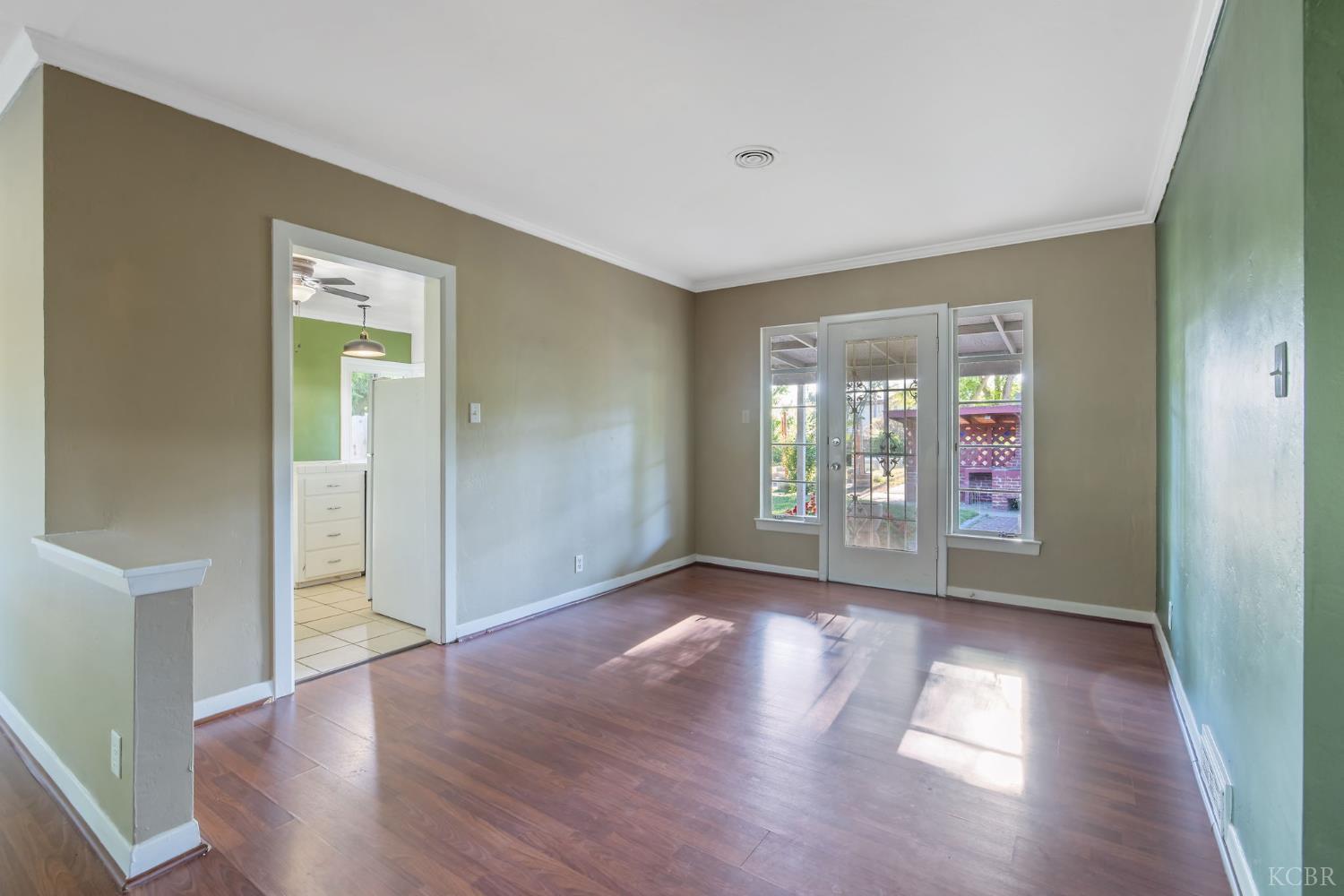 8518 12th Ave, Hanford, CA 93230