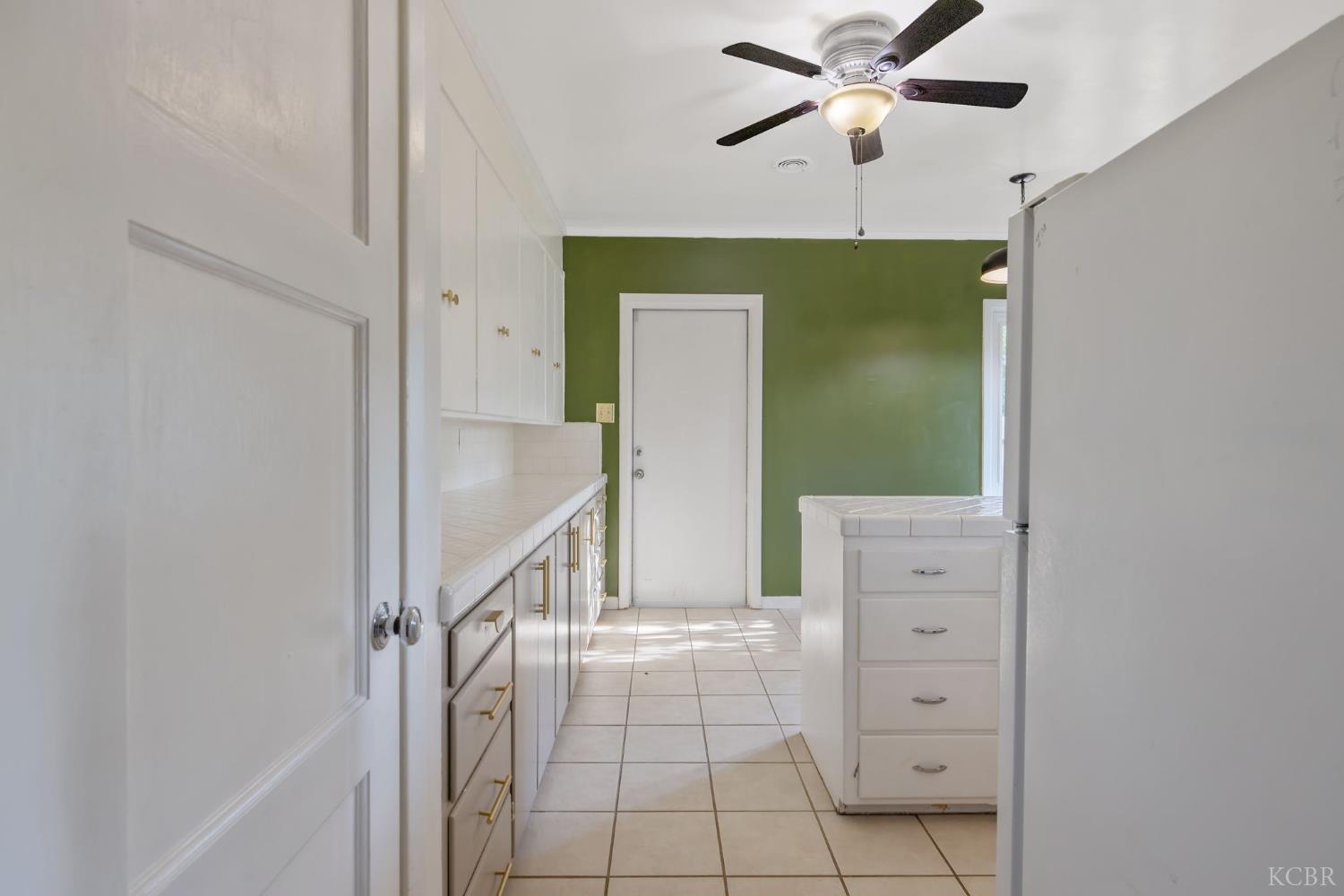 8518 12th Ave, Hanford, CA 93230