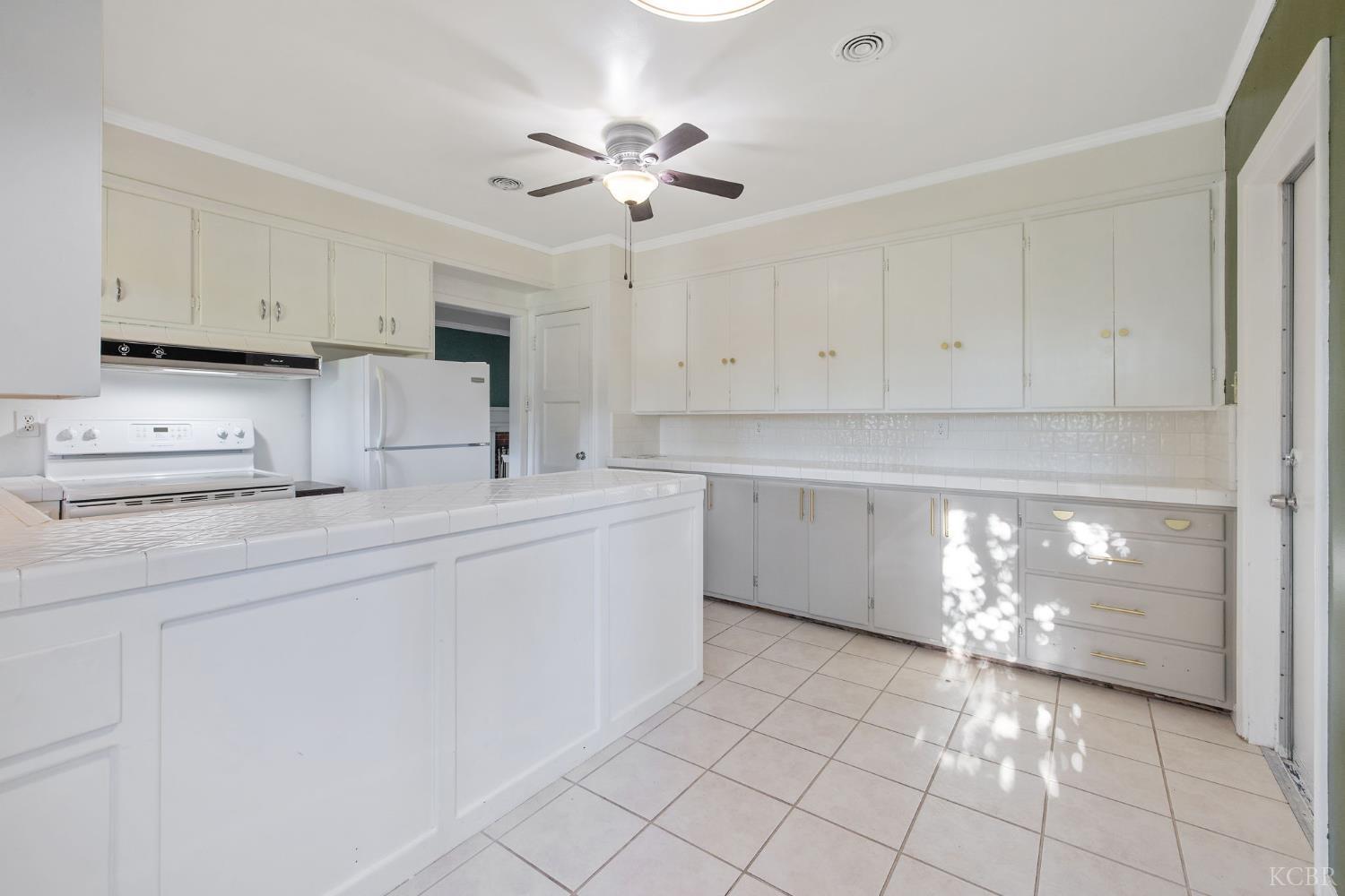 8518 12th Ave, Hanford, CA 93230